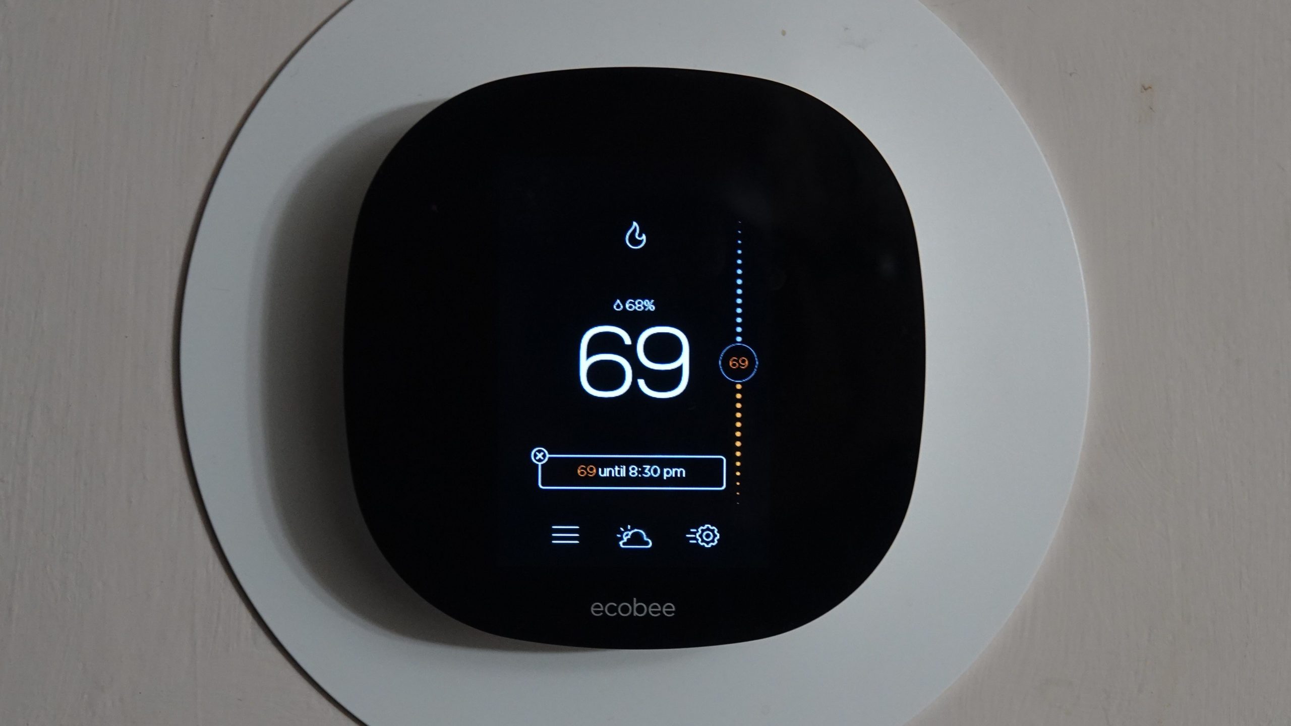 A smart thermostat with a temperature scheduling feature